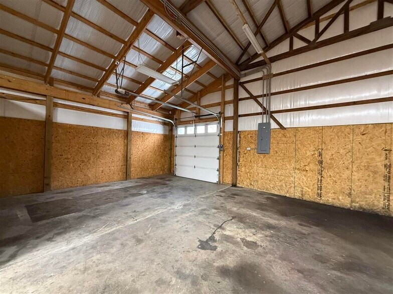 More Photos Of 23663 Louisville Rd, Park City Warehouse For Sale