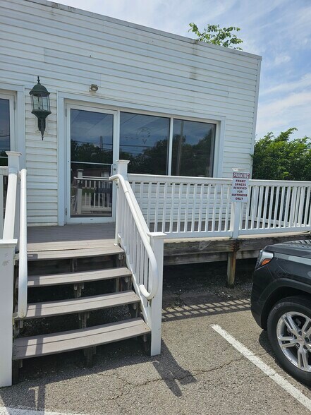 More Photos Of 730 E Tiffen St, Willard Unknown For Lease