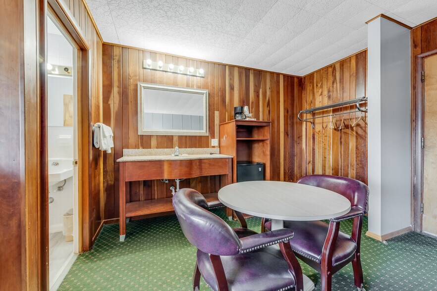 More Photos Of 21507 Seneca Trl, Marlinton Hotel For Sale