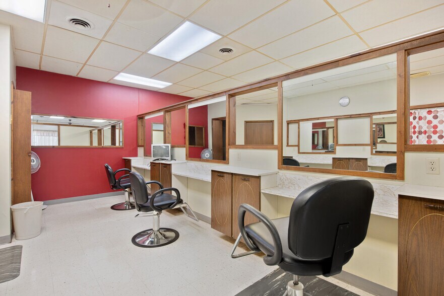 More Photos Of 4801 N Welcome Ave, Minneapolis Freestanding For Sale