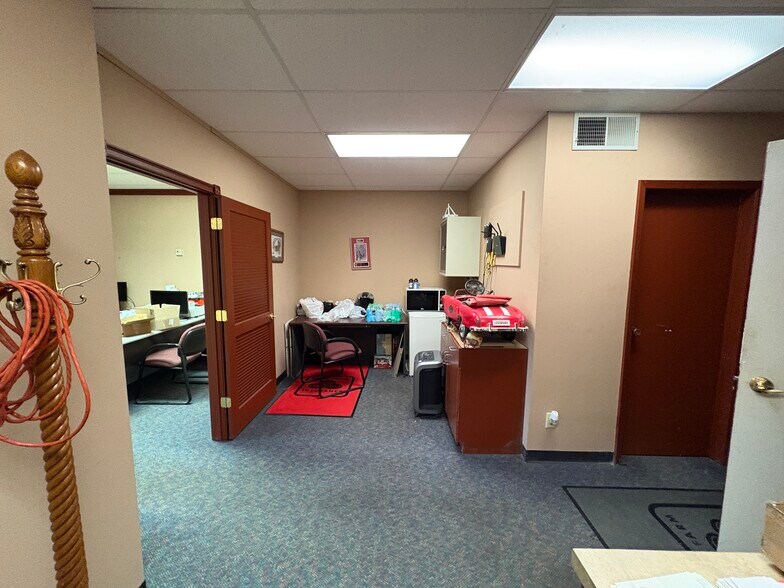 More Photos Of 5604 W 41st St, Sioux Falls Office For Sale