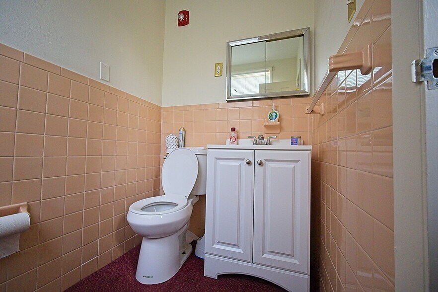 More Photos Of 766 Old York Rd, Jenkintown Medical For Sale