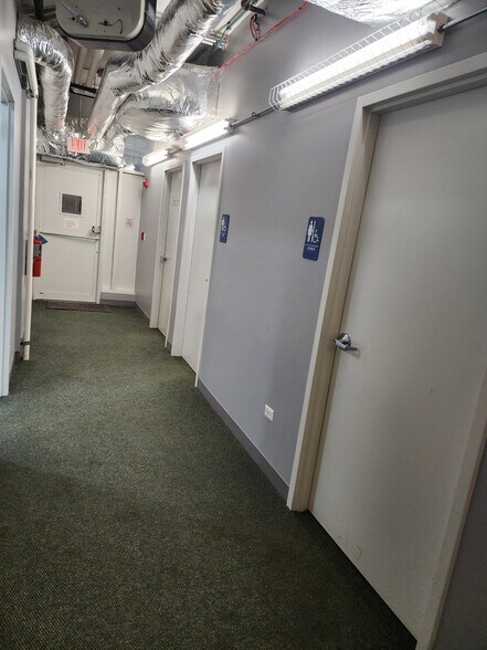 More Photos Of 960-970 Harris Rd, Grayslake Coworking Space