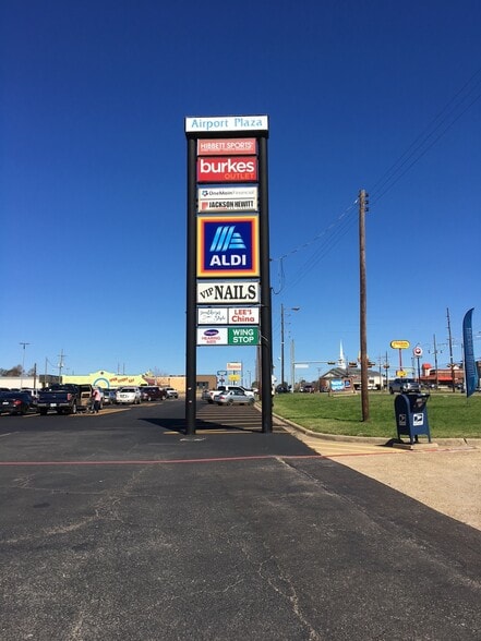 More Photos Of 2306 S Jefferson Ave, Mount Pleasant Storefront For Lease