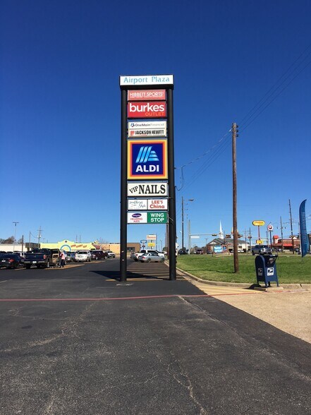 More Photos Of 2306 S Jefferson Ave, Mount Pleasant Storefront For Lease