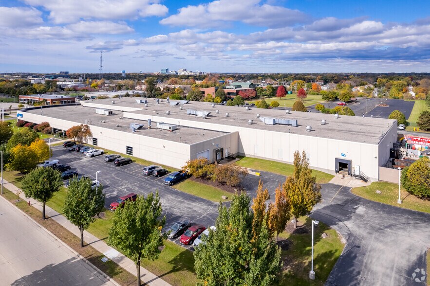 More Photos Of 922 S 70th St, West Allis Manufacturing For Lease