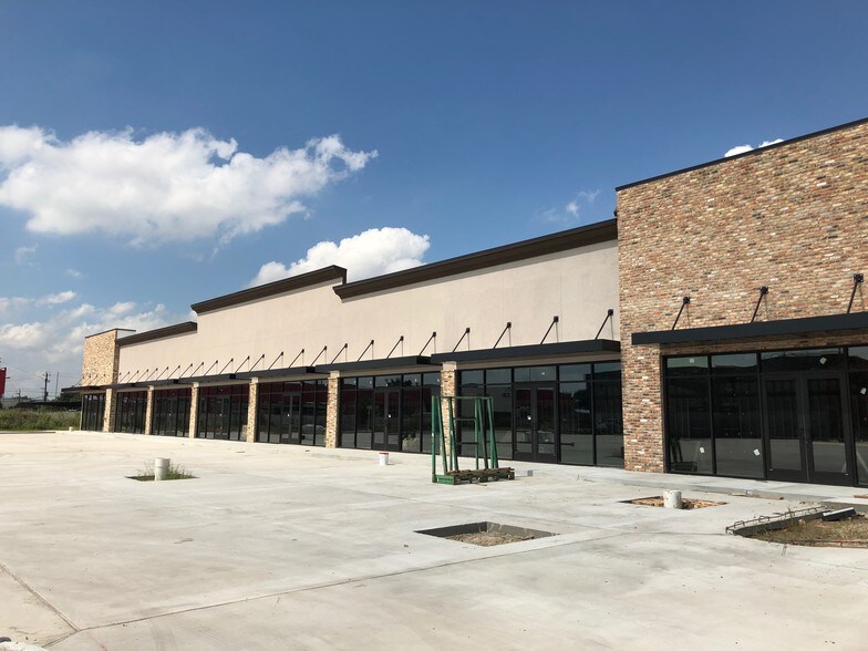 More Photos Of 6860 Southwest Fwy, Houston Storefront Retail Office For Lease