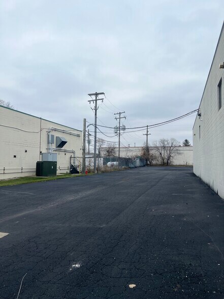 More Photos Of 12303 Delta St, Taylor Industrial For Sale
