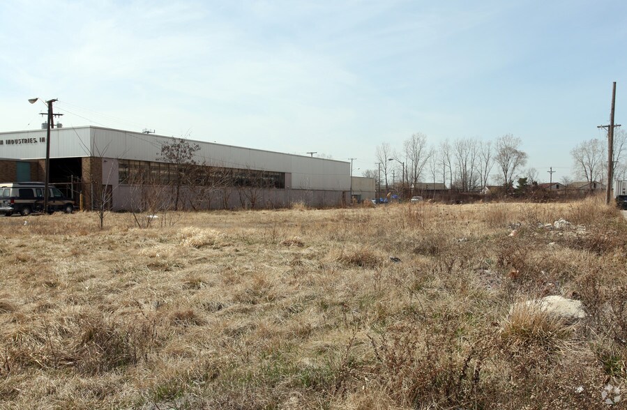 Primary Photo Of 36603 Groesbeck Hwy, Clinton Township Land For Sale