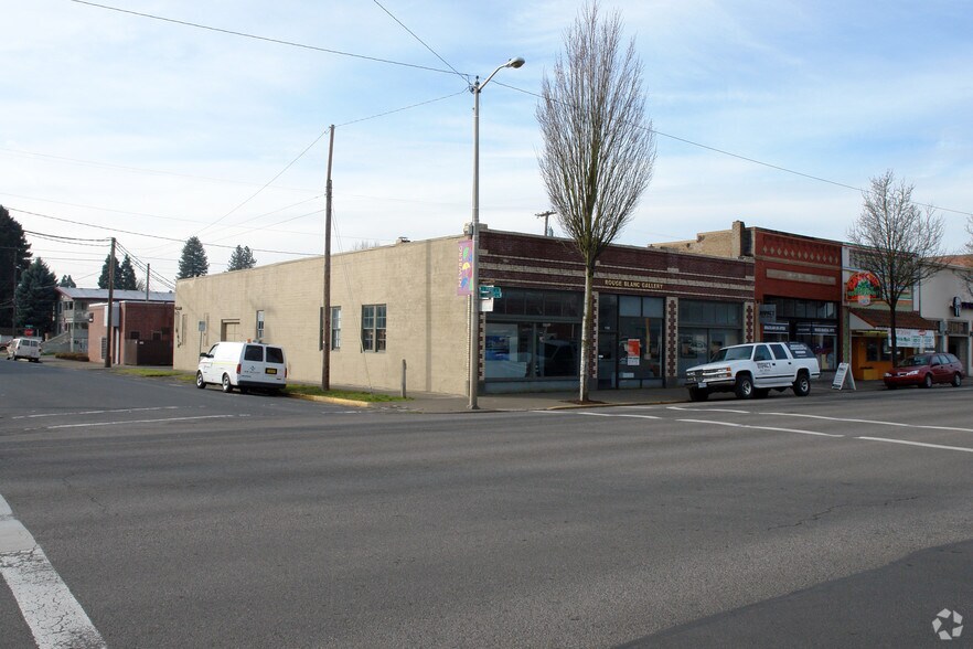 More Photos Of 720 E 1st St, Newberg Storefront For Lease