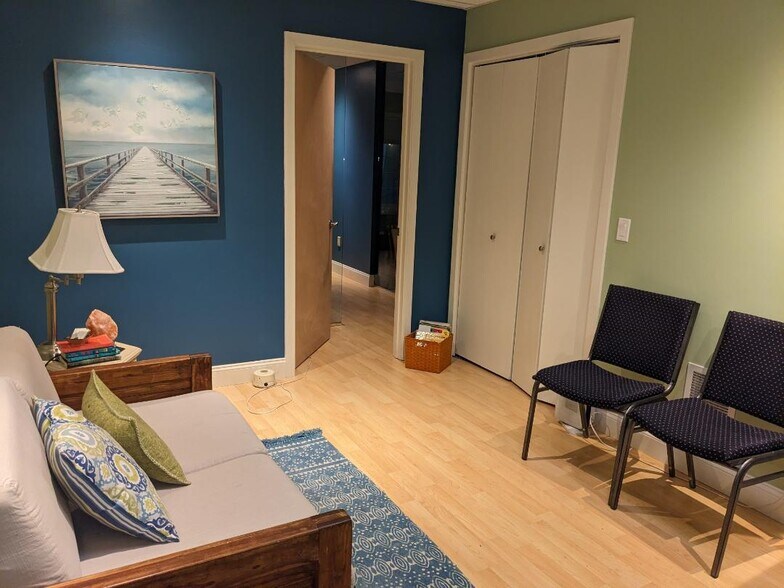 More Photos Of 304 Federal Rd, Brookfield Office For Lease