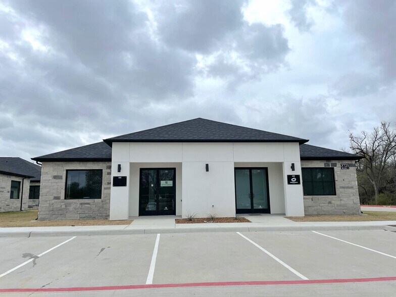 More Photos Of 3721 S Stonebridge Dr, McKinney Unknown For Lease
