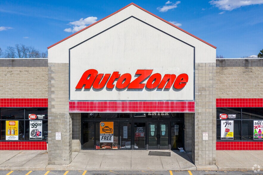 More Photos Of 1404 Union Ave, Newburgh Unknown For Lease