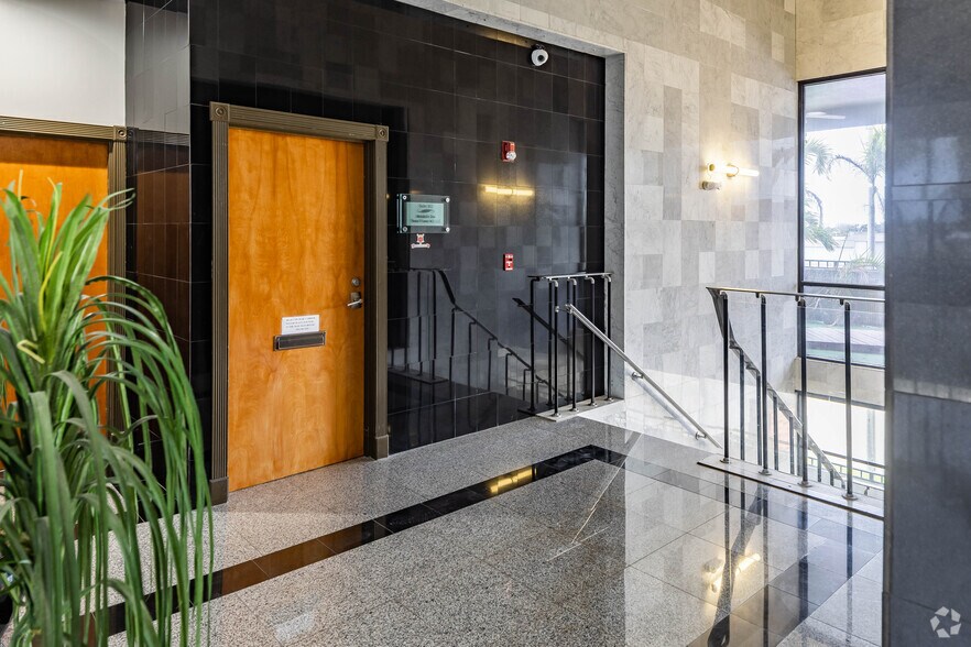 More Photos Of 2151 E Commercial Blvd, Fort Lauderdale Medical For Lease