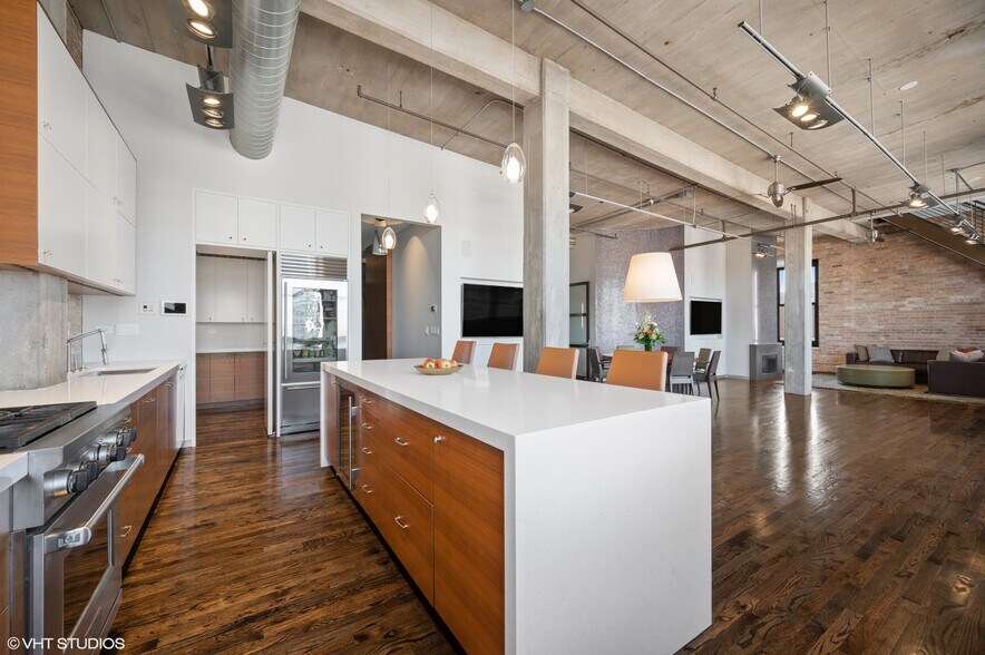 More Photos Of 1327 W Washington Blvd, Chicago Loft Creative Space For Lease