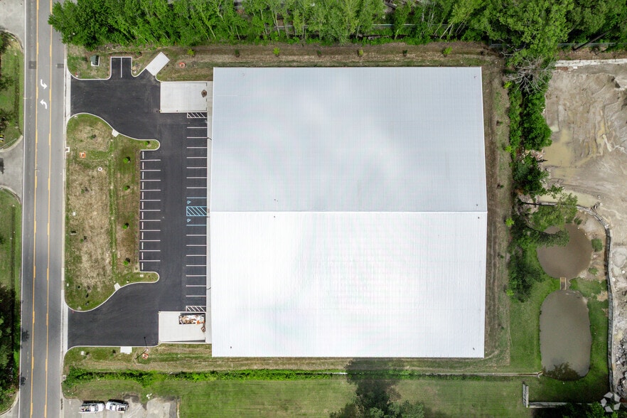 More Photos Of 324 E St, Hampton Warehouse For Sale