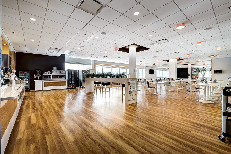 Primary Photo Of 2905 Pl Louis-R.-Renaud, Laval Office For Lease