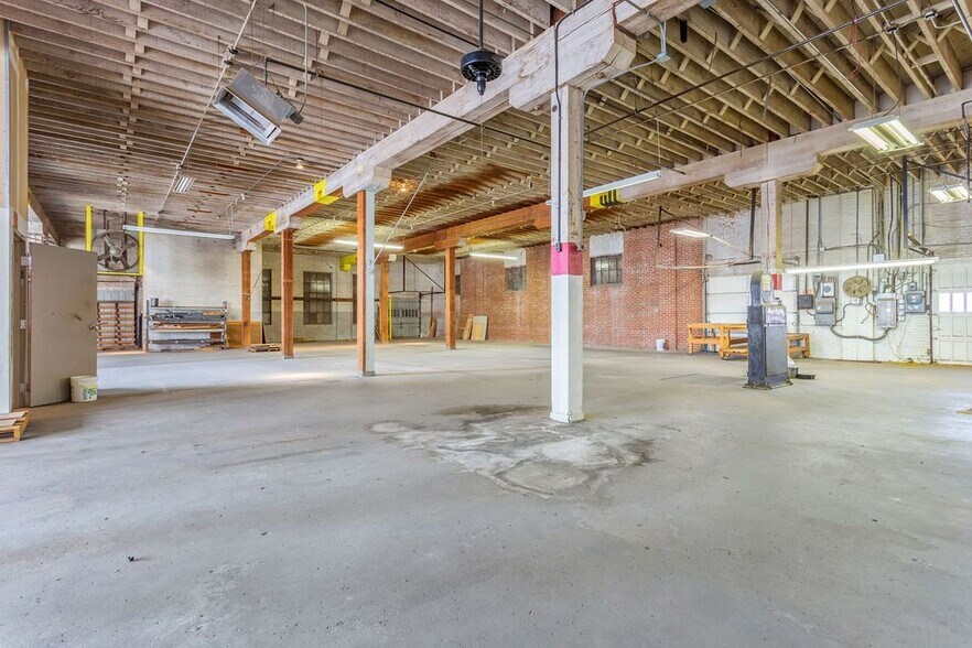 More Photos Of 706 SW 3rd St, Oklahoma City Warehouse For Sale