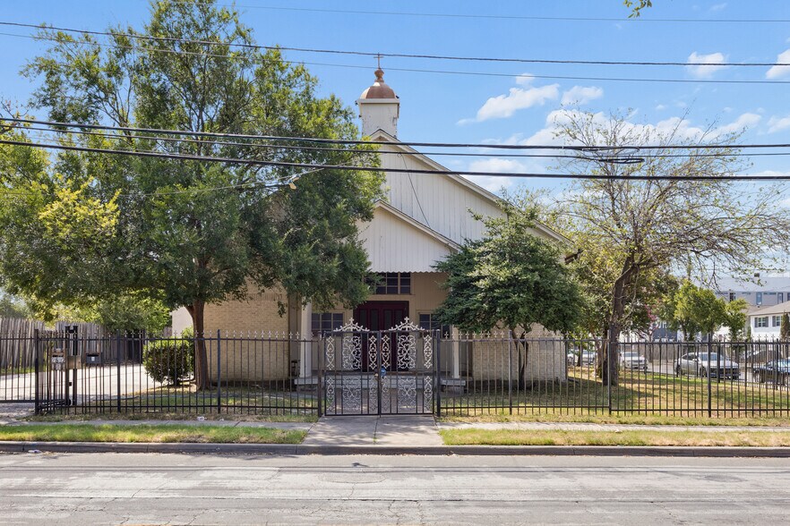 More Photos Of 2602 Kings Rd, Dallas Religious Facility For Sale