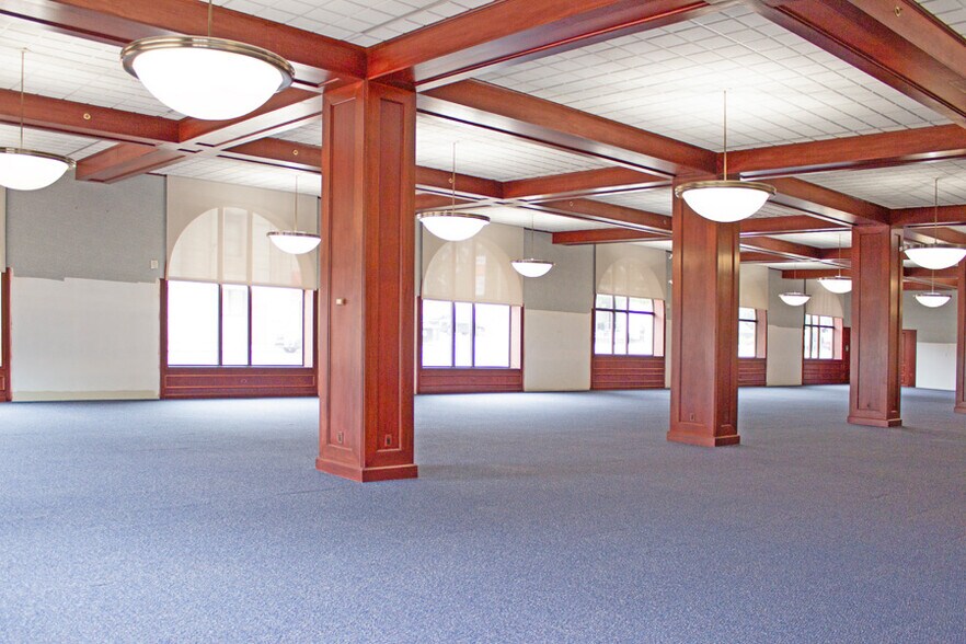 More Photos Of 330 S Washington Sq, Lansing Office For Sale
