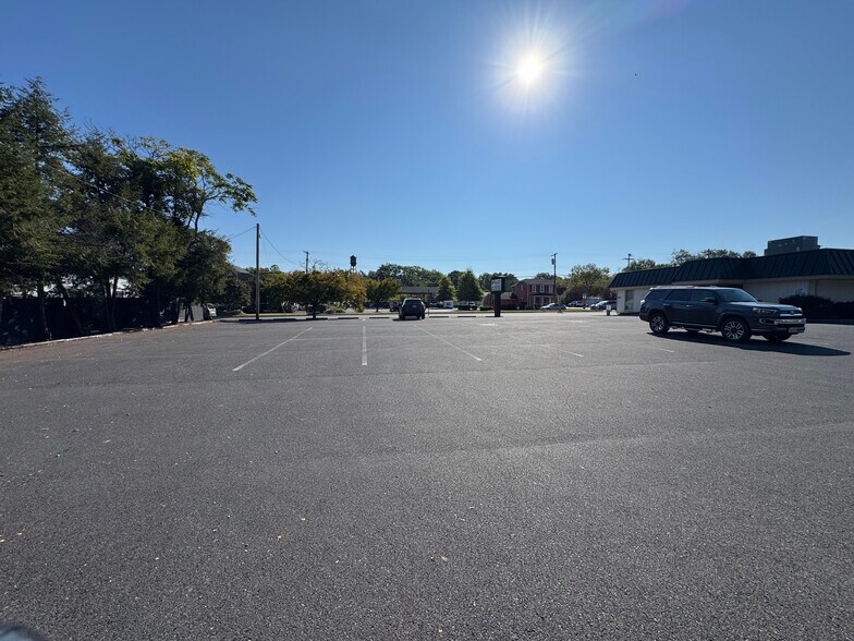 More Photos Of 508 N Commerce Ave, Front Royal Bank For Sale