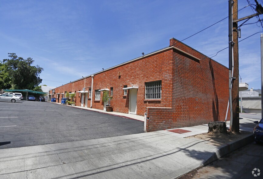 More Photos Of 1194-1196 E Walnut St, Pasadena Storefront For Lease