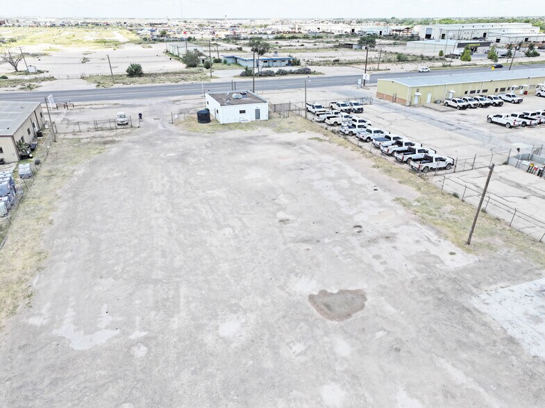 More Photos Of 1003 S County Rd W, Odessa Office For Lease
