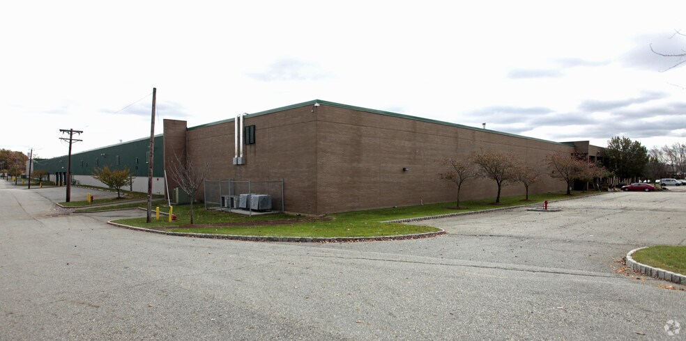 More Photos Of 180 Raritan Center Pky, Edison Warehouse For Lease