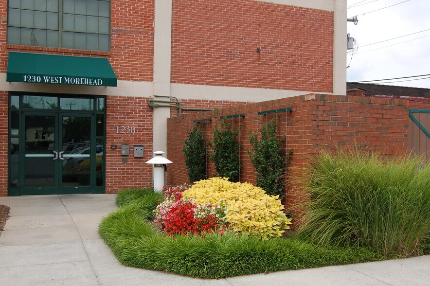 More Photos Of 1230 W Morehead St, Charlotte Loft Creative Space For Lease