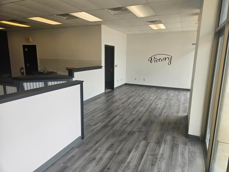 More Photos Of 120-180 S Western Ave, Juneau Unknown For Lease