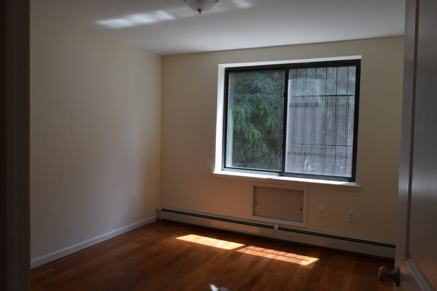 More Photos Of 1072 University Ave, Bronx Apartments For Sale