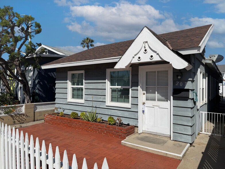 More Photos Of 207 38th St, Newport Beach Multifamily For Sale