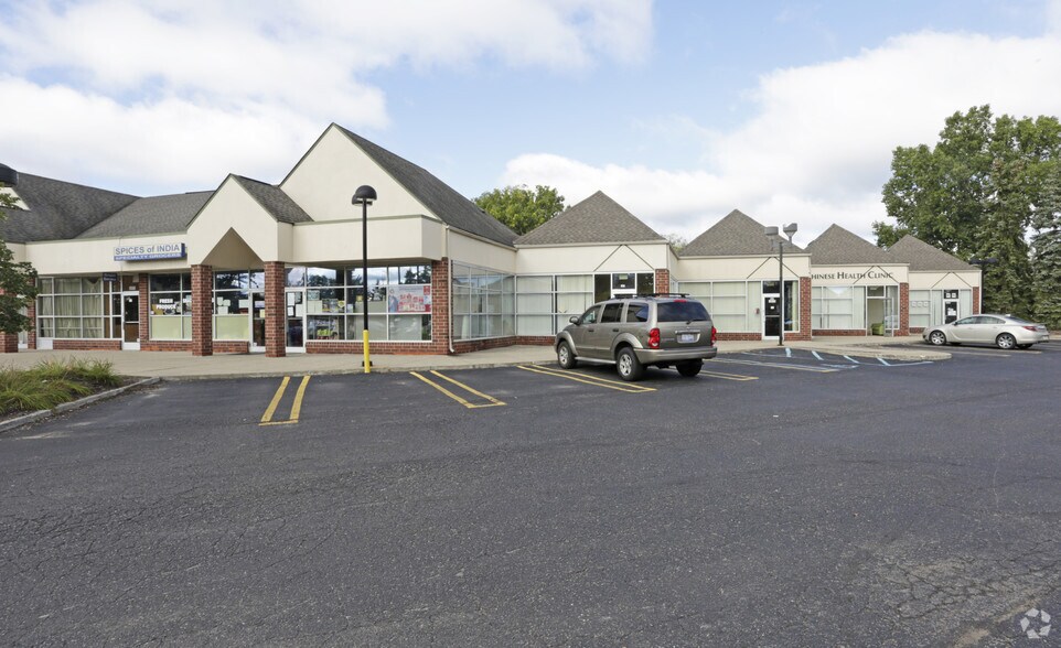More Photos Of 3021-3095 E Walton Blvd, Auburn Hills Unknown For Lease