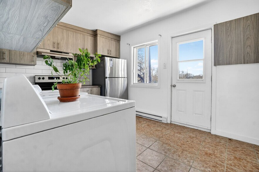 More Photos Of 2278-2296 Av Bourbonnière, Montréal Apartments For Sale