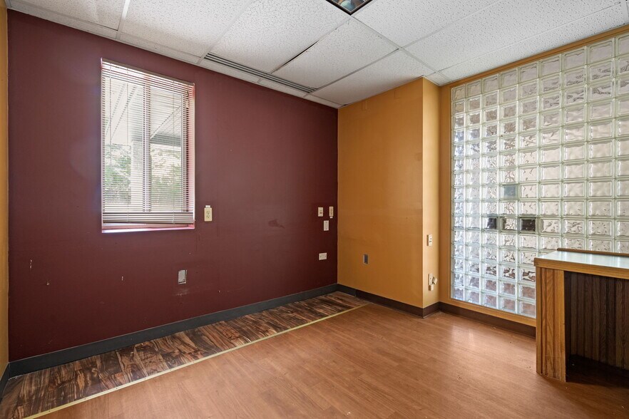 More Photos Of 4 Corwin Ct, Newburgh Medical For Sale