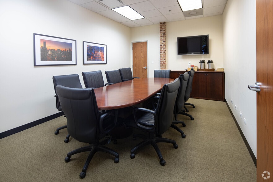More Photos Of 777 Lake Zurich Rd, Barrington Office For Lease