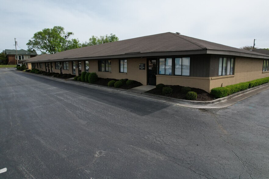 More Photos Of 801 NE Church St, Decatur Office For Lease
