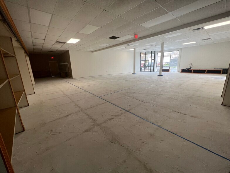 More Photos Of 42 Worcester St, Natick Freestanding For Lease