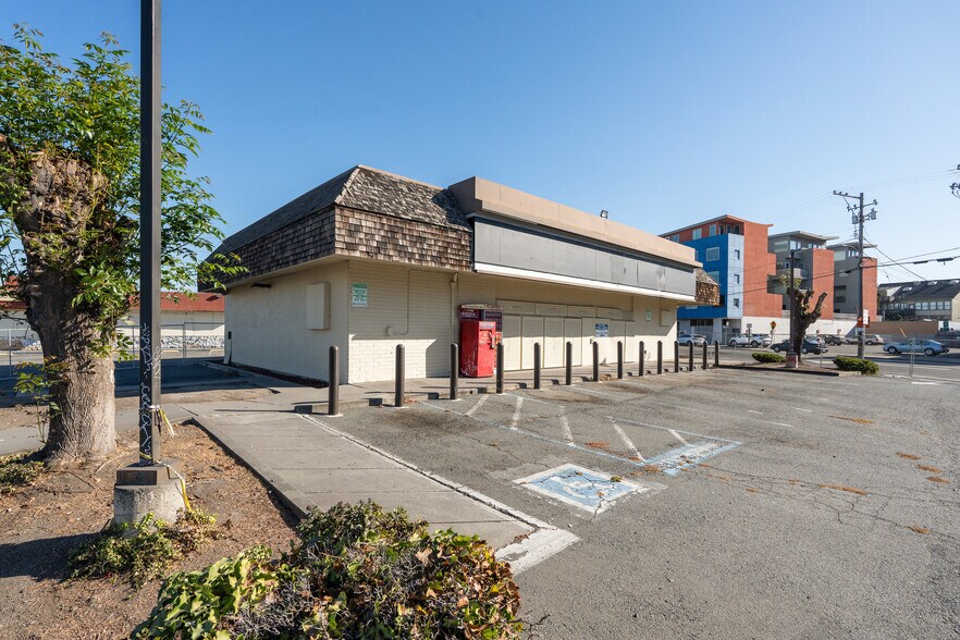 More Photos Of 324 23rd Ave, Oakland Convenience Store For Sale