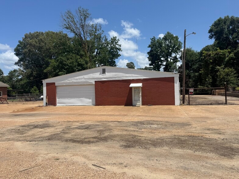 Primary Photo Of 335 Lower Woodville Rd, Natchez General Retail For Sale