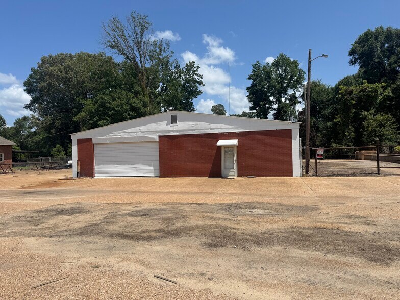 Primary Photo Of 335 Lower Woodville Rd, Natchez General Retail For Sale