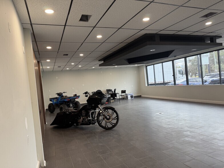 More Photos Of 5005 Edgewater Dr, Orlando Convenience Store For Sale