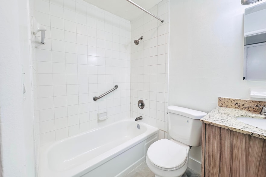More Photos Of 999 W Prospect Rd, Oakland Park Apartments For Sale