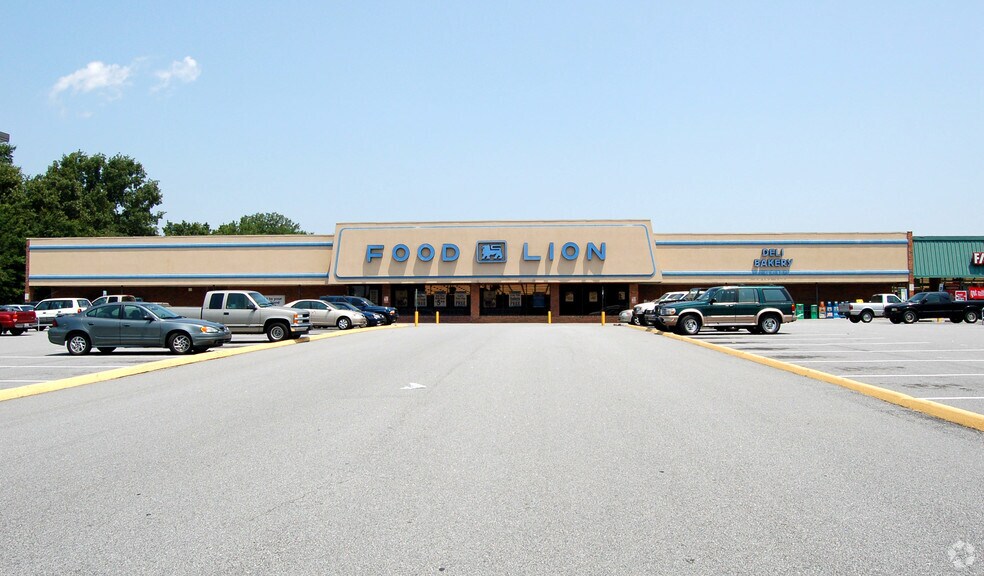 More Photos Of 1320 Shelby Rd, Kings Mountain Supermarket For Lease