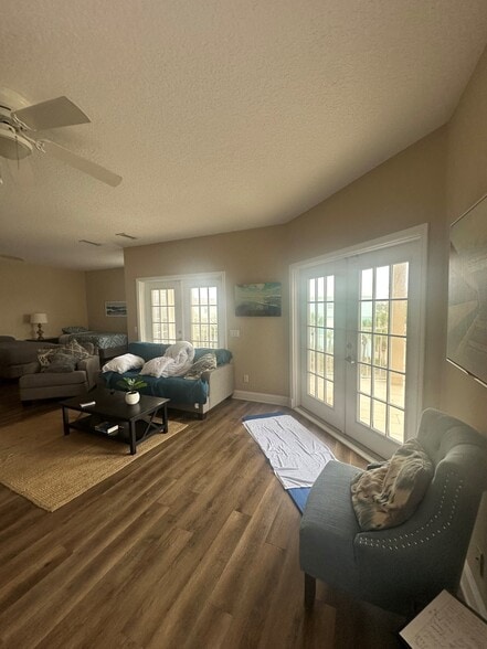 More Photos Of 142 11th Ave N, Jacksonville Beach Specialty For Sale