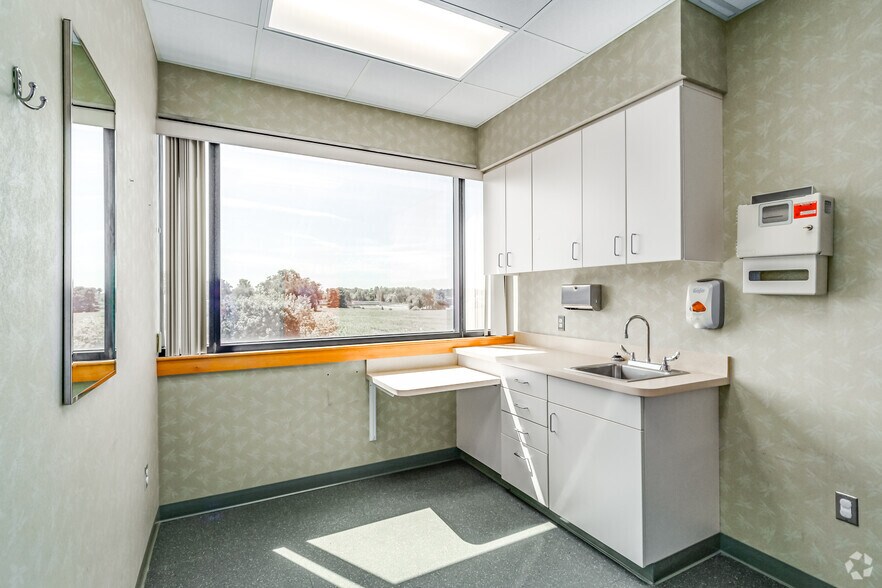 More Photos Of 13424 Pennsylvania Ave, Hagerstown Office For Lease