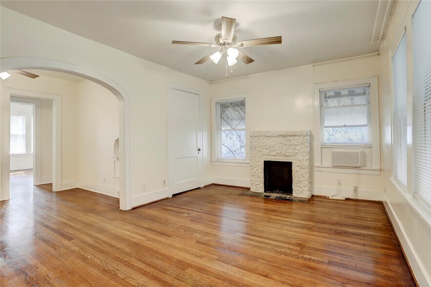More Photos Of 607 W Pierce St, Houston Apartments For Sale