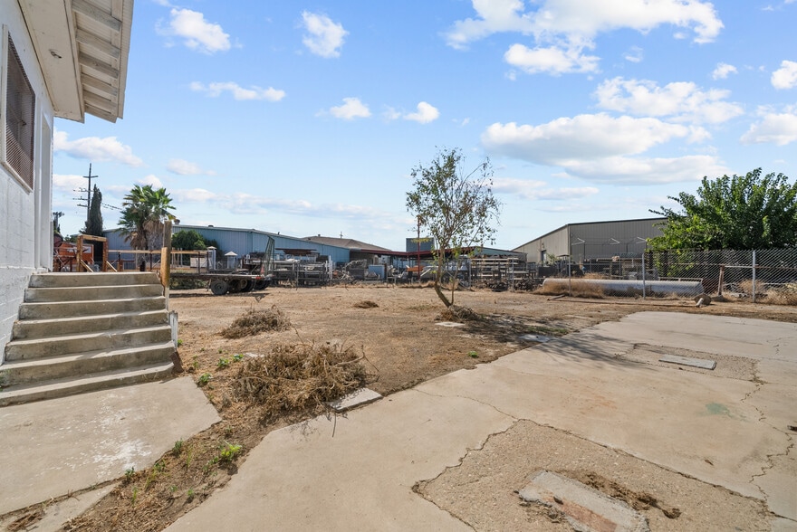 More Photos Of 550 Highway 46, Wasco Warehouse For Sale