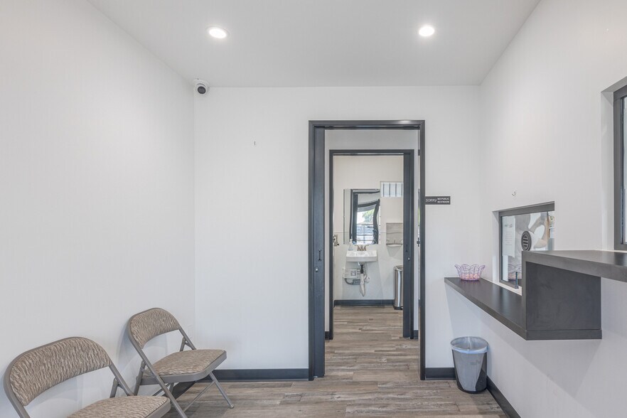 More Photos Of 13449 Van Nuys Blvd, Pacoima Storefront Retail Office For Sale