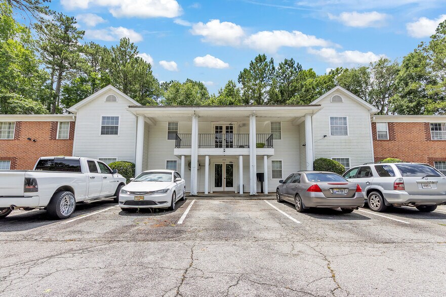More Photos Of 170 Westwood Dr, Thomson Apartments For Sale